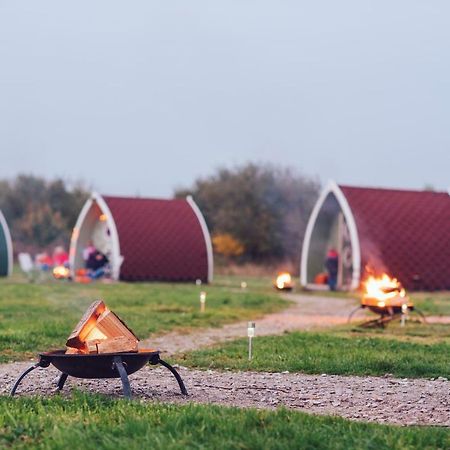 Hôtel Camping Pod Near Lake à Preston  Extérieur photo